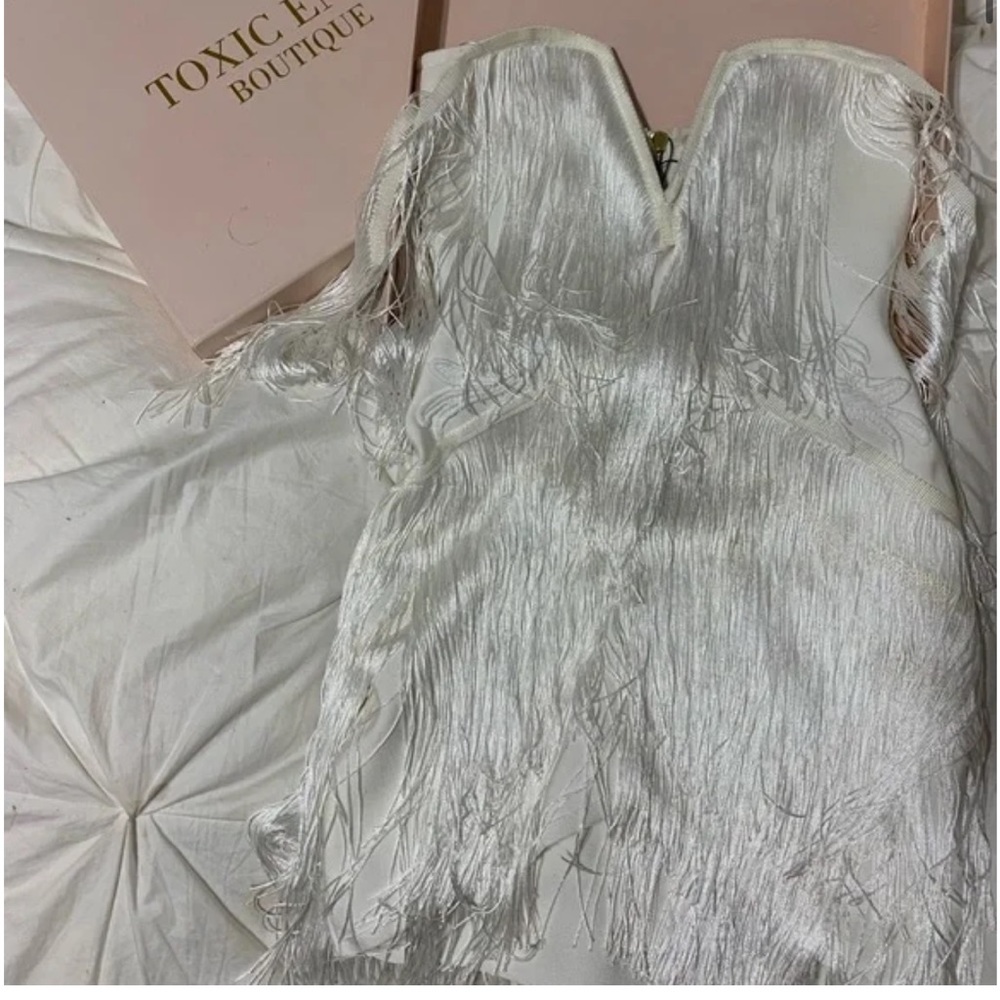 TASSEL OFF SHOULDER LACE DRESS - WHITE 
(Size: M)